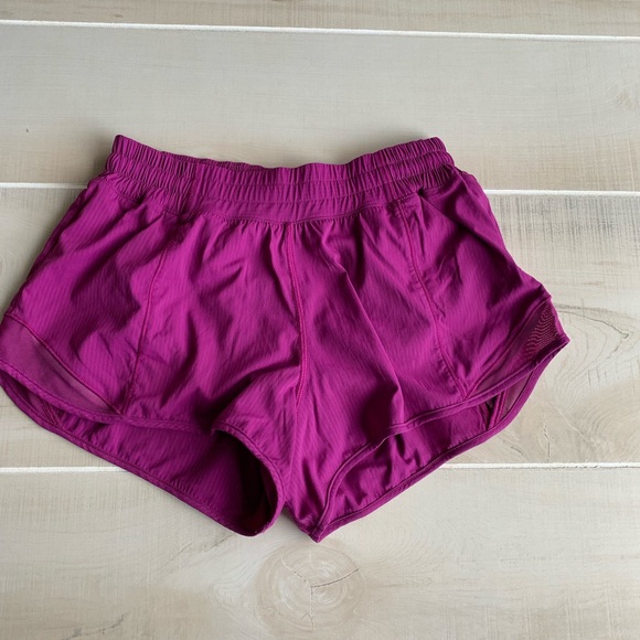 ❌SOLD❌ Lululemon Hotty Hot Shorts regal plum sz 4 - Picture 5 of 5
